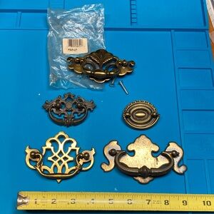 Lot of 5 vintage metal dresser furniture drawer pulls, hardware, brass, knocker